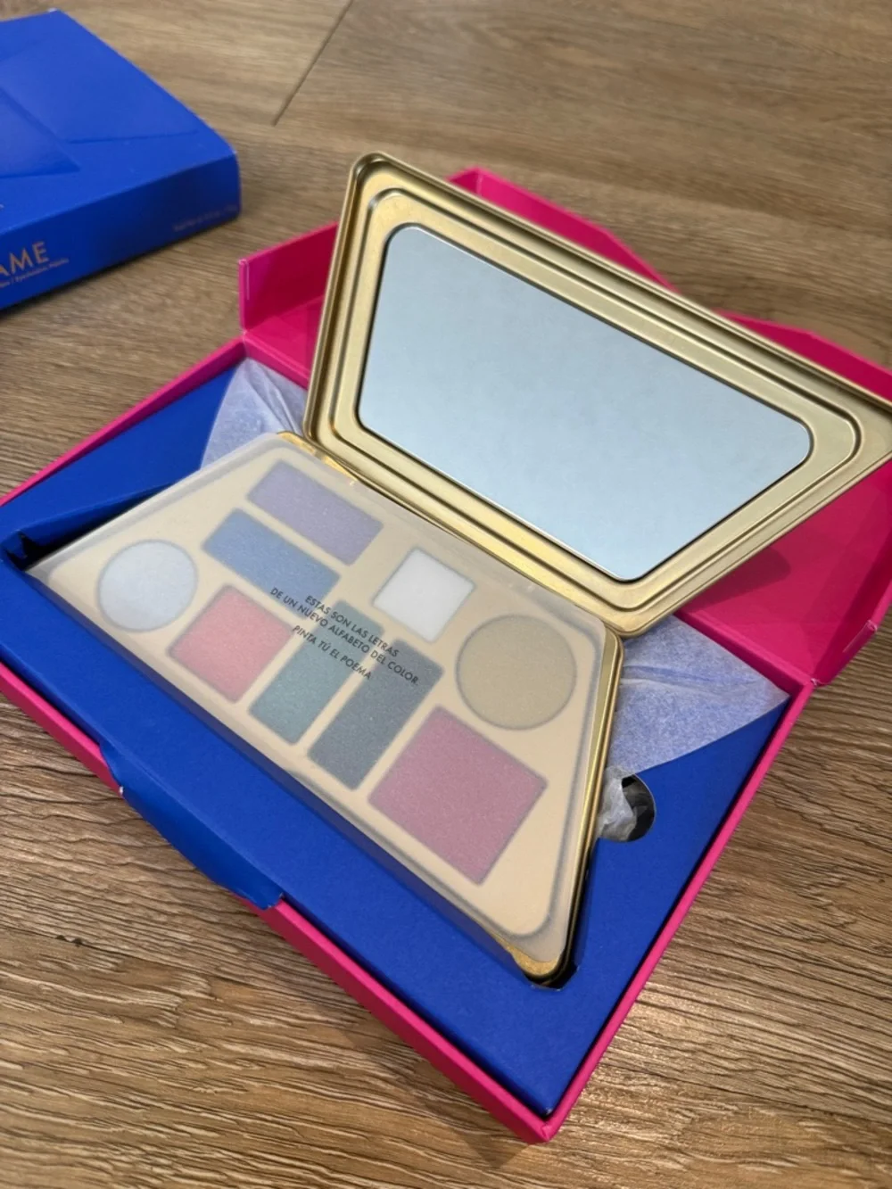 AORA Mirame Eyeshadow Palette